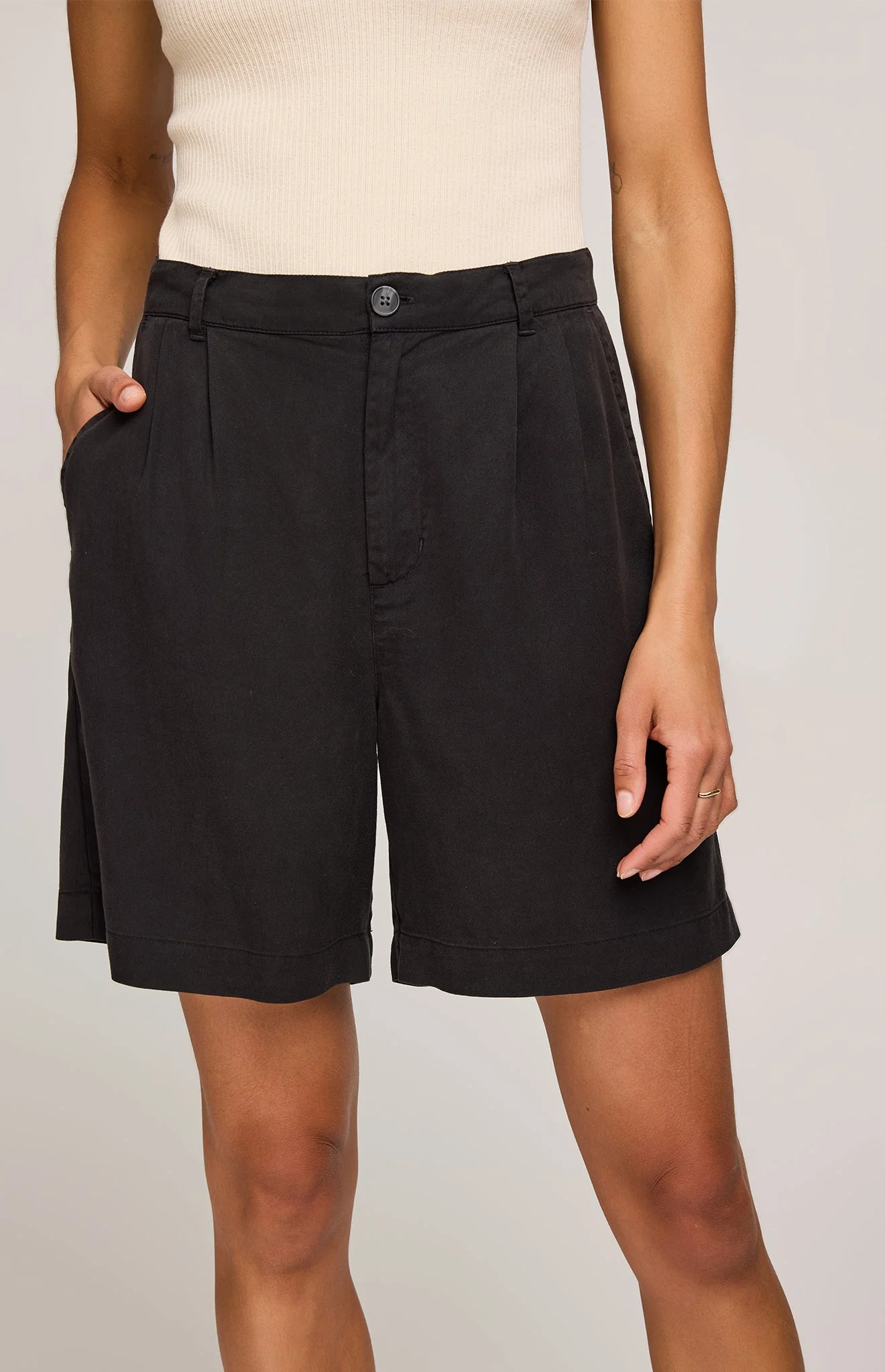 Riley Short - Image 6